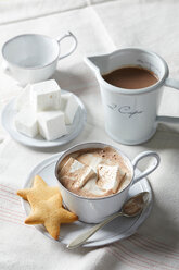 Hot chocolate with homemade marshmallows and star cookies - CUF48645