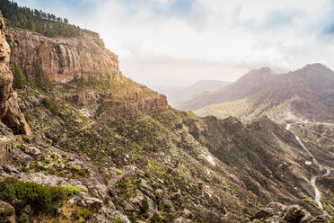 Berglandschaft mit Landstraße, Blick von oben, San Bartolome de Tirajana, Kanarische Inseln, Spanien - CUF48776