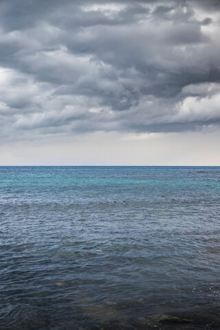 Meereslandschaft mit Gewitterwolken, Agaete, Kanarische Inseln, Spanien, lizenzfreies Stockfoto