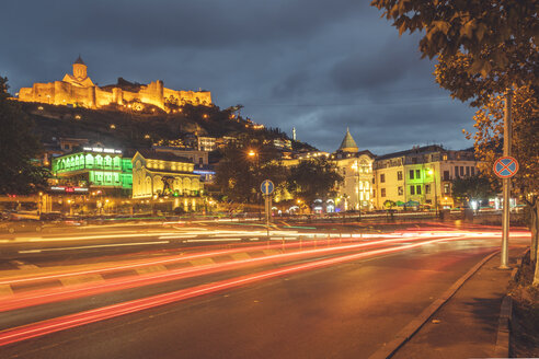 Georgia, Tbilisi, view on fortress Narikala at night - KEBF01073