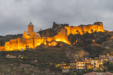 Georgia, Tbilisi, view on fortress Narikala at dusk - KEBF01094