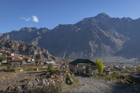 Georgien, Großer Kaukasus, Stepantsminda, altes Dorfzentrum, lizenzfreies Stockfoto