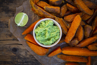 Süßkartoffelspalten mit Avocado-Dip - LVF07773