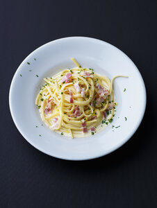 Teller mit Bucatini Carbonara - PPXF00149