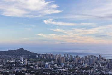 USA, Hawaii, Oahu, Puu Ualakaa State Park, Blick vom Tantalus Lookout auf Honolulu und Diamond Head - FOF10304