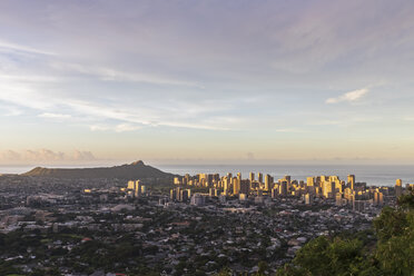 USA, Hawaii, Oahu, Puu Ualakaa State Park, Blick vom Tantalus Lookout auf Honolulu und Diamond Head - FOF10307
