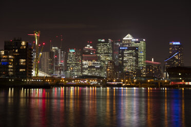 Vereinigtes Königreich, England, London, Docklands, Canary Wharf, Themse bei Nacht - WIF03811