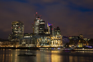 Vereinigtes Königreich, England, London, Skyline, Fluss Themse bei Nacht - WIF03816