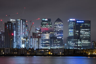 United Kingdom, England, London, Docklands, Canary Wharf, River Thames at night - WI03822