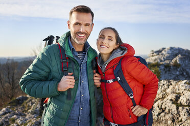 Portrait of happy couple on a hiking trip in the mountains - BSZF00934