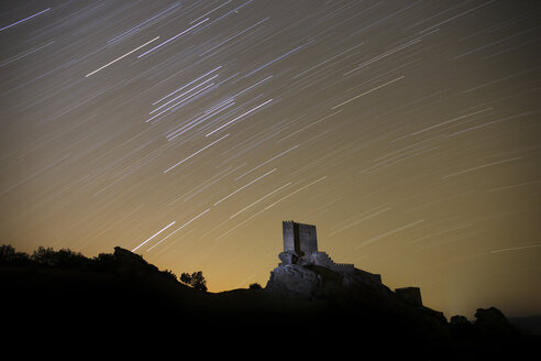 Spain, Guadalajara, Castle of Zafra at night, starry sky - DSGF01842