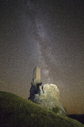 Spain, Guadalajara, Castle of Zafra at night, starry sky - DSGF01848