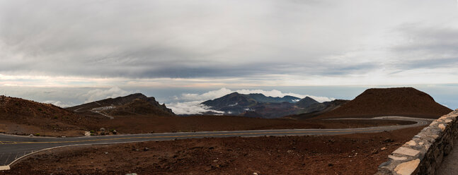 Kurvenreiche Straße, Haleakala, Maui, Hawaii - ISF20679