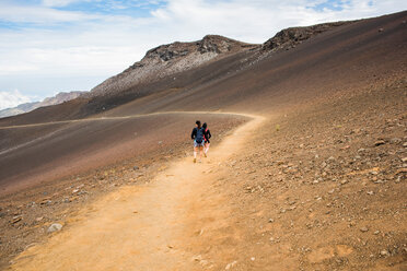 Wanderer auf dem Wanderweg, Haleakala-Nationalpark, Maui, Hawaii - ISF20772