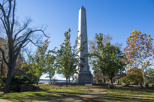 USA, Virginia, Obelisk in the old English settlement Jamestown - RUNF01213