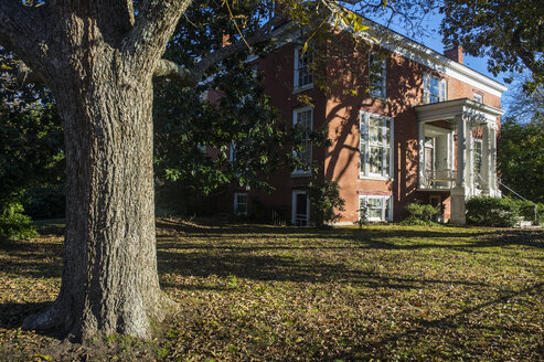 USA, Virginia, Williamsburg, Colonial building - RUNF01214