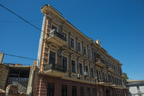 Ukraine, Odessa, Haus mit einer Wand - RUNF01231