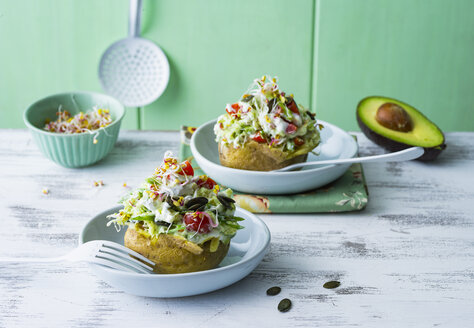 Baked patatoes with curd, vegetables, sprouts and pumpkin seed - PPXF00182