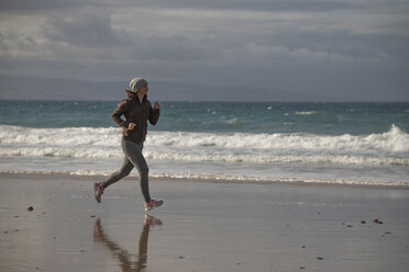 Female jogger at the beach - KBF00492