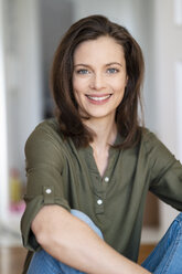 Portrait of smiling woman with brown hair - DIGF05839