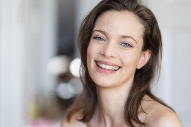 Portrait of laughing woman with brown hair - DIGF05843