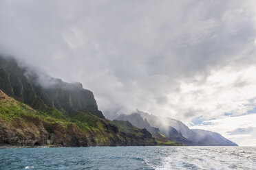 USA, Hawaii, Kauai, Na Pali Coast State Wilderness Park, Na Pali Coast - FOF10400