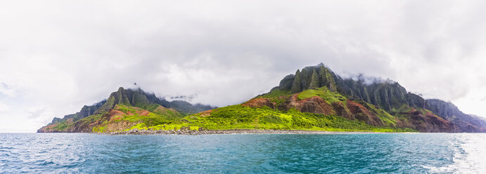 USA, Hawaii, Kauai, Na Pali Coast State Wilderness Park, Panoramic view of Na Pali Coast - FOF10404