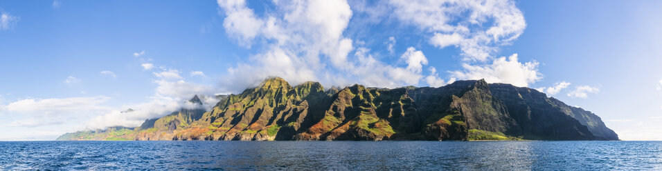 USA, Hawaii, Kauai, Na Pali Coast State Wilderness Park, Panoramablick auf Na Pali Coast - FOF10405