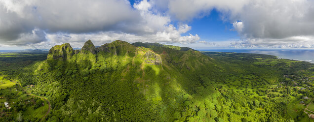 USA, Hawaii, Kauai, Kalalea Mountain, Loch im Berg, Luftaufnahme - FOF10439