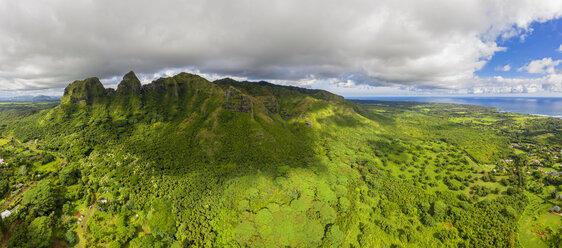 USA, Hawaii, Kauai, Kalalea Mountain, Loch im Berg, Luftaufnahme - FOF10440