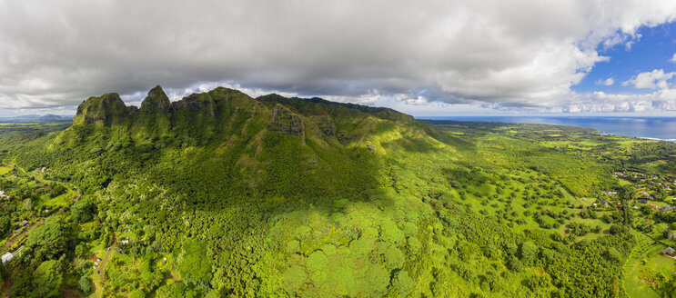 USA, Hawaii, Kauai, Kalalea Mountain, Loch im Berg, Luftaufnahme - FOF10440