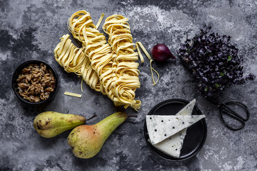 Tagliatelle mit Birnen-Gorgonzola-Sauce, Walnüssen und roter Kresse - SARF04107