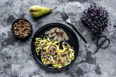 Tagliatelle mit Birnen-Gorgonzola-Sauce, Walnüssen und roter Kresse - SARF04108