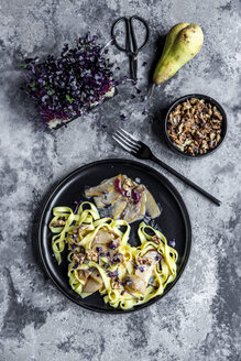 Tagliatelle mit Birnen-Gorgonzola-Sauce, Walnüssen und roter Kresse - SARF04109