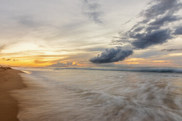 USA, Hawaii, Kauai, Polihale State Park, Polihale Beach at sunset - FOF10449
