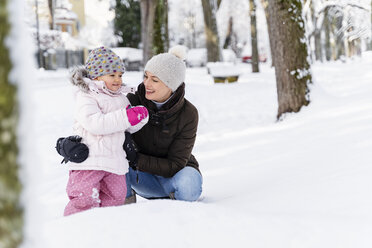 Happy mother with daughter in winter landscape - DIGF05869