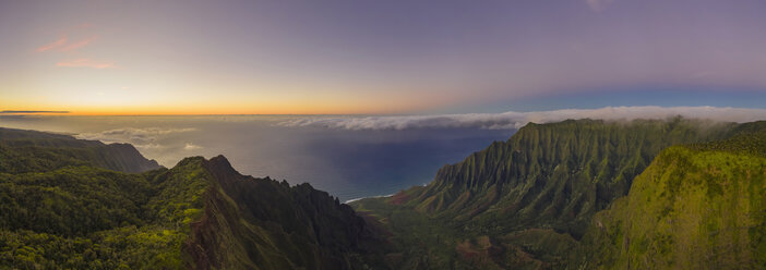 USA, Hawaii, Koke'e State Park, Koke'e State Park, Aerial view of Kalalau Valley - FOF10477