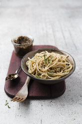 Spaghetti with homemade sesame pesto - MYF02083