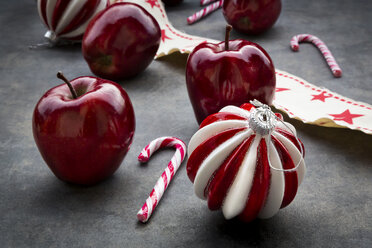 Christmas apples, candy canes and decoration - LVF07802
