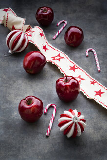 Christmas apples, candy canes and decoration - LVF07803
