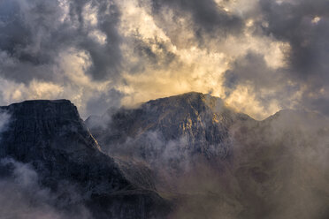 Italien, Venetien, Dolomiten, Höhenweg Bepi Zac, Sonnenuntergang - LOMF00817