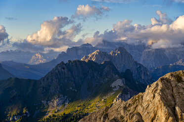 Italien, Venetien, Dolomiten, Höhenweg Bepi Zac, Sonnenuntergang - LOMF00819