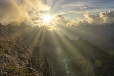 Italien, Venetien, Dolomiten, Höhenweg Bepi Zac, Sonnenuntergang - LOMF00821