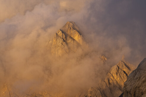 Italien, Venetien, Dolomiten, Höhenweg Bepi Zac, Sonnenuntergang auf der Marmolada - LOMF00823