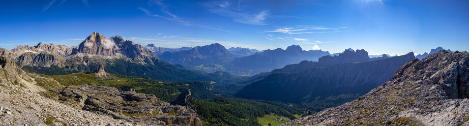 Italien, Venetien, Dolomiten, Giau Pass, Tofana di Rosez, Cinque Torri, Cristallo und Lastoi di Formin vom Gipfel des Gusela - LOMF00830