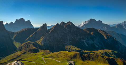 Italien, Venetien, Dolomiten, Giau-Pass, Panorama vom Gipfel des Gusela - LOMF00831