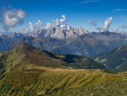 Italien, Venetien, Dolomiten, Giau-Pass, Marmolada vom Gipfel des Gusela - LOMF00832