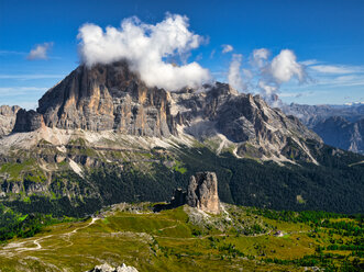 Italy, Veneto, Dolomites, Giau Pass, Cinque Torri and Tofana from the summit of Gusela - LOMF00833