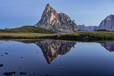 Italien, Venetien, Dolomiten, Giau-Pass, Gusela bei Sonnenaufgang - LOMF00834