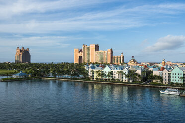 Bahamas, Nassau, Paradise Island, Hotel Atlantis an der Uferpromenade - RUNF01301